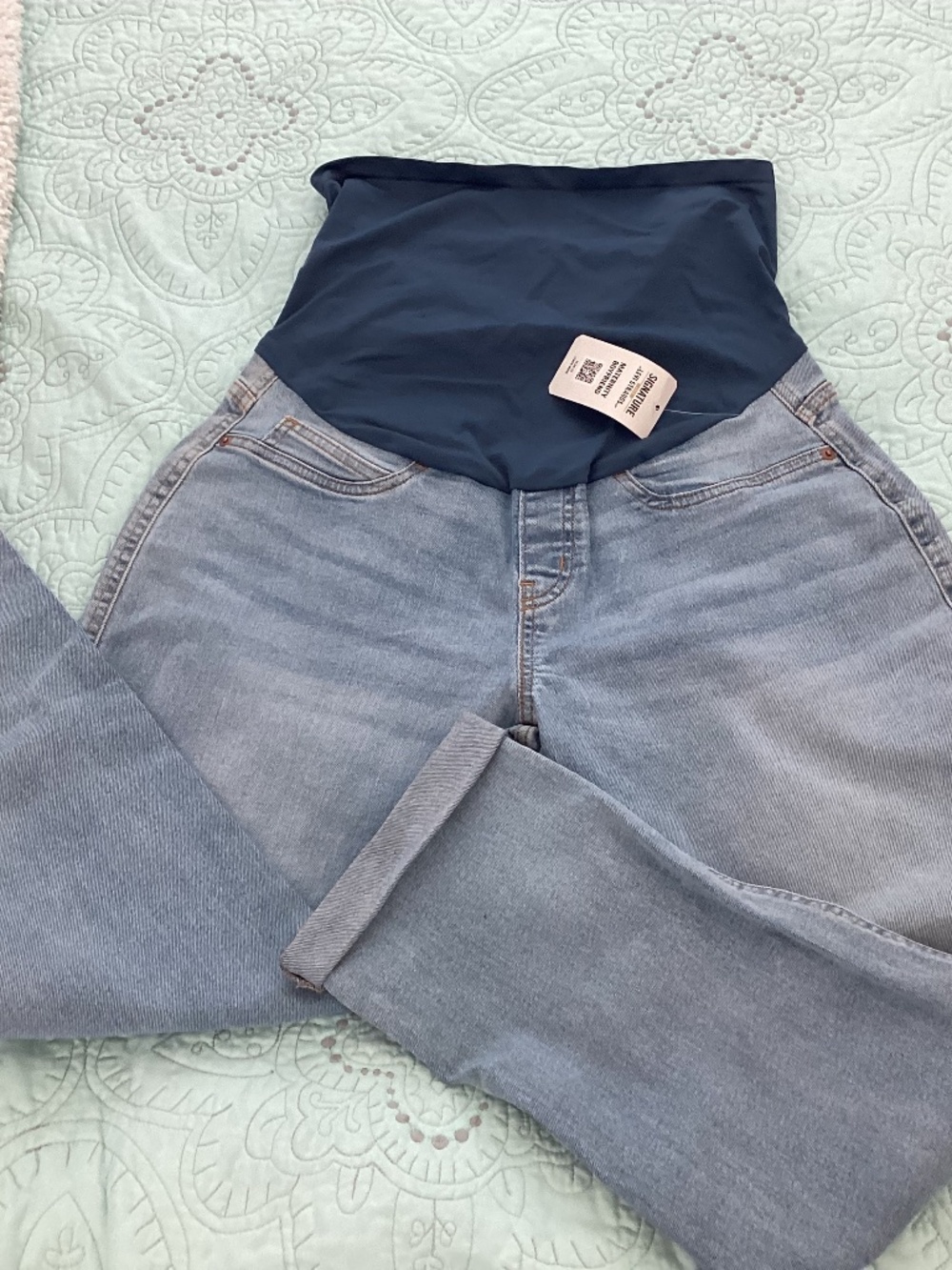 Levi’s Signature maternity, NEW WITH TAGS, size large, faded blue jeans